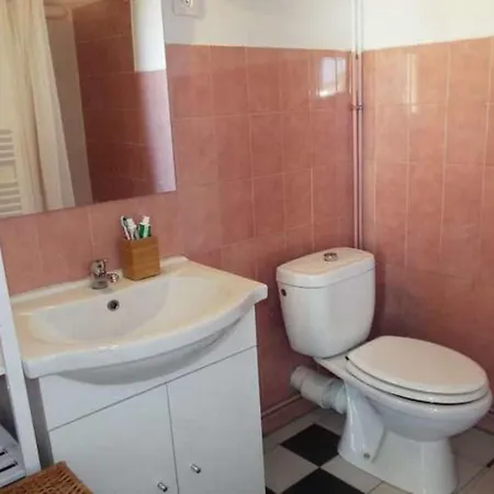 Studio Close To The Jardin Public شقة *